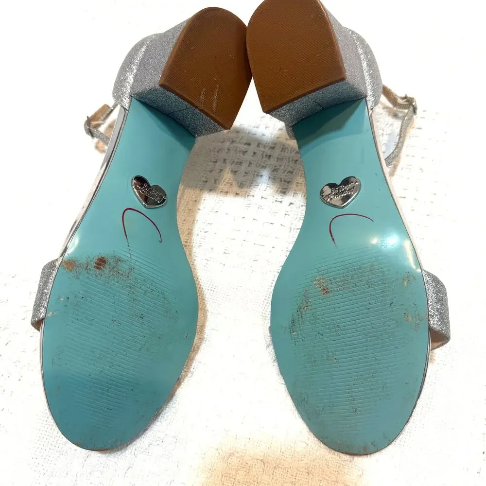 Blue by Betsey Johnson MIRI 8.5 silver glitter heeled sandal 3068